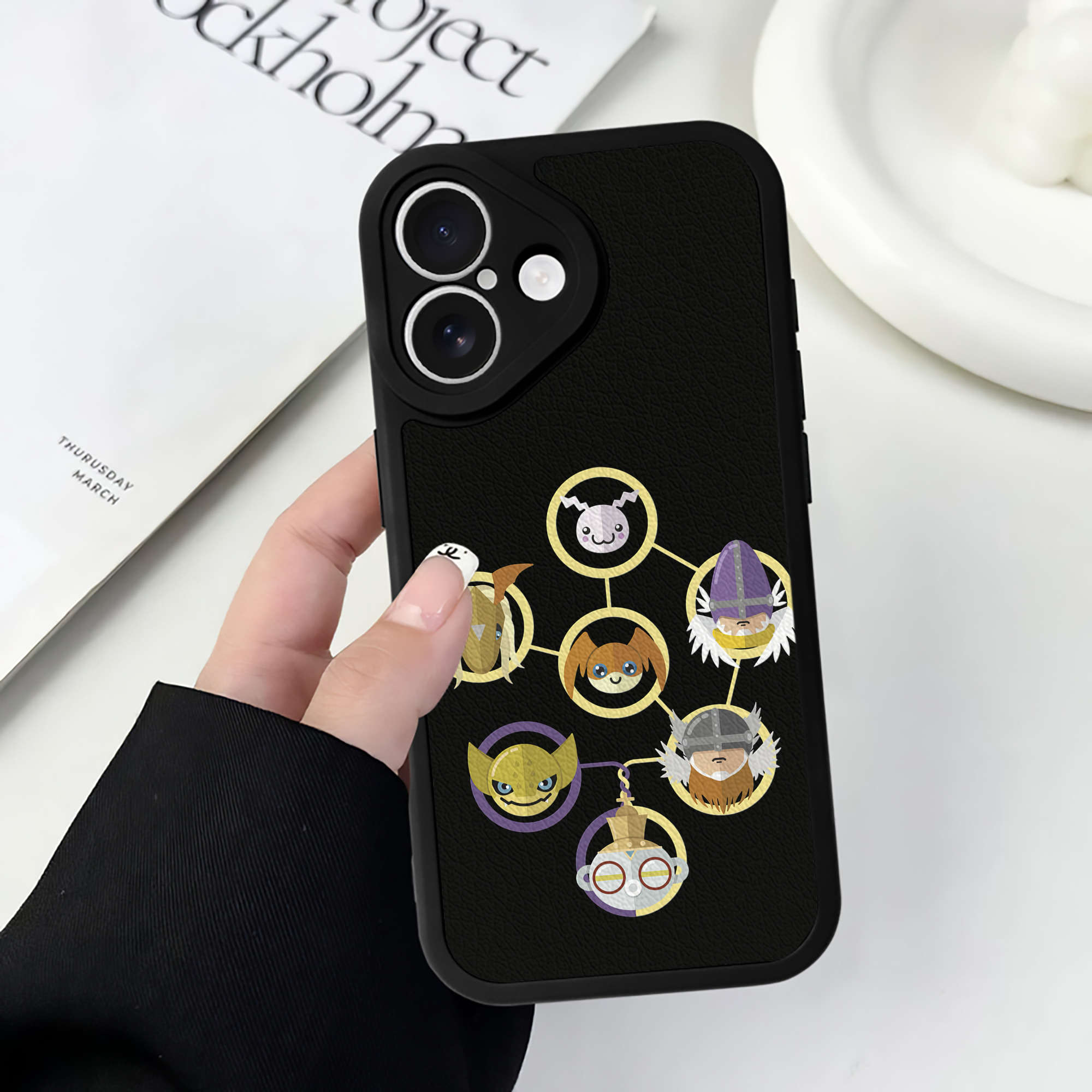 （画像用） Digimon デジタルモンスター/デジモン 【iPhone 16シリーズ対応】シリコンスマホケース（レザー調） 材質：シリコン
